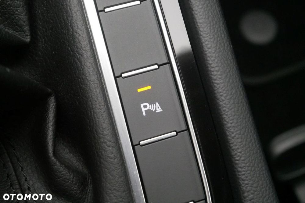 Volkswagen Passat Variant 2.0 TDI EVO Business - 19