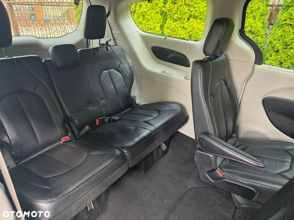 Chrysler Pacifica - 14