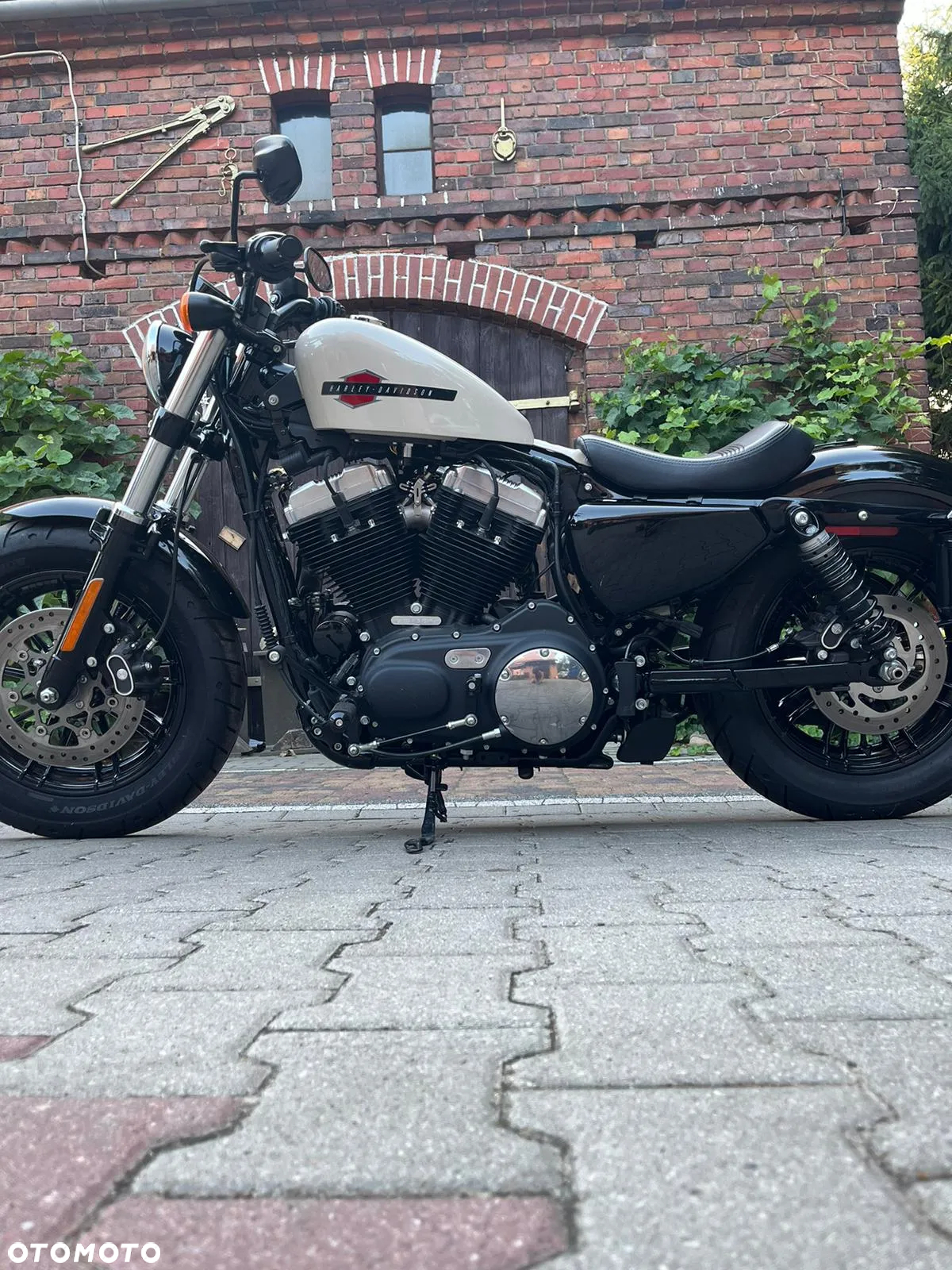 Harley-Davidson Sportster Forty-Eight - 12