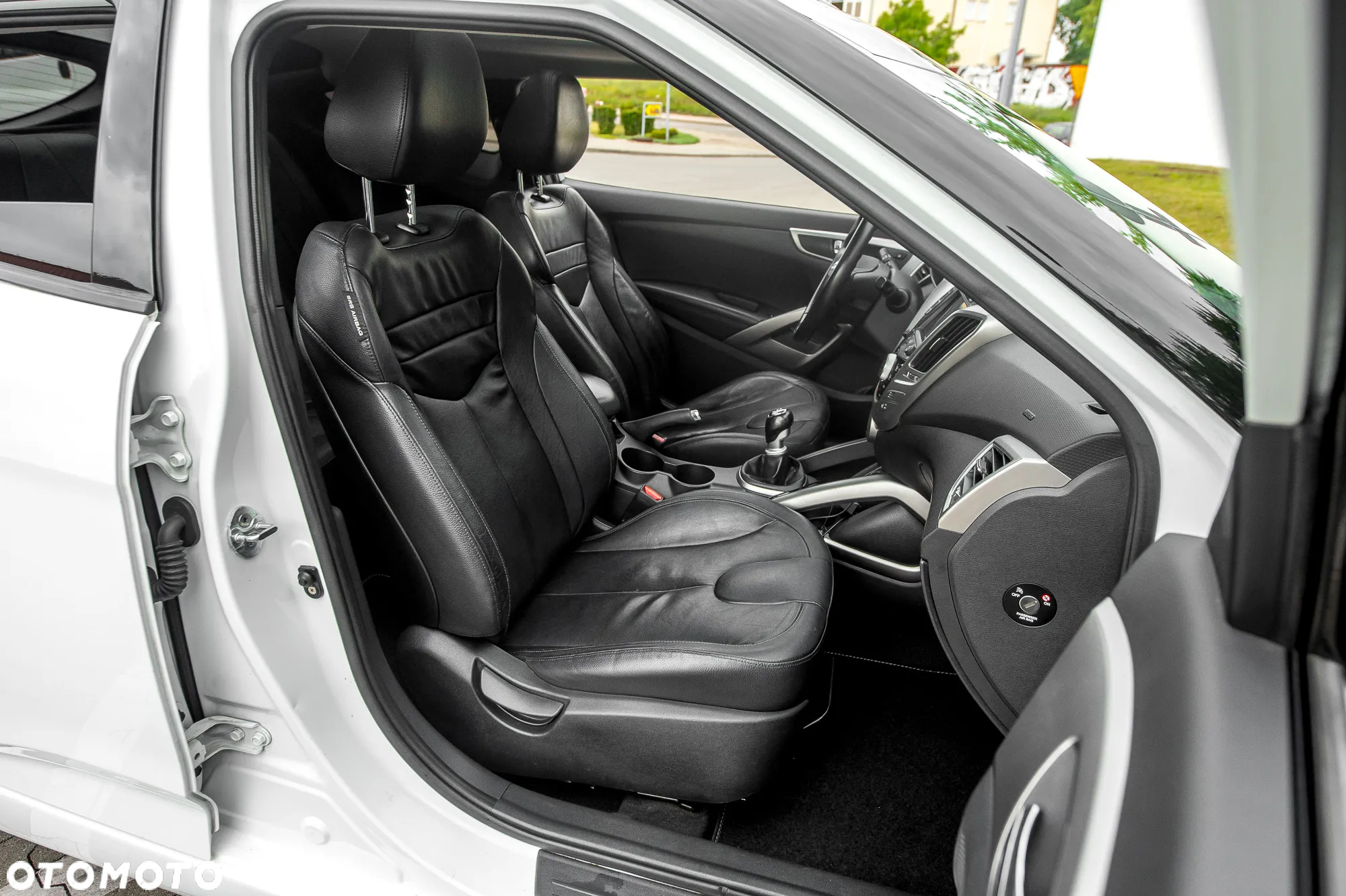 Hyundai Veloster 1.6 GDI Style - 25