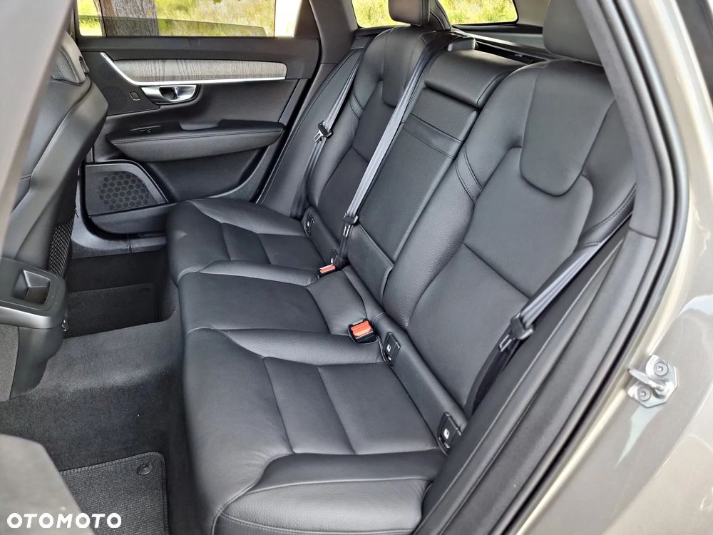 Volvo V90 Cross Country B5 D AWD Ultimate - 25
