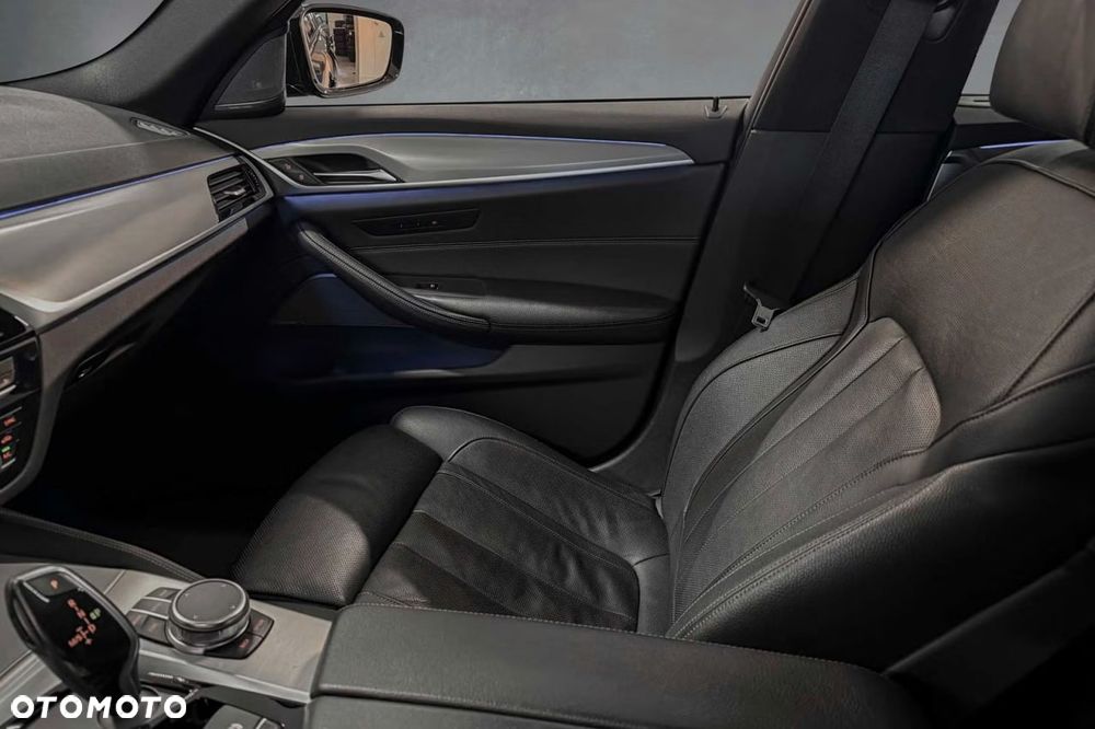 BMW Seria 5 530e M Sport Edition - 11