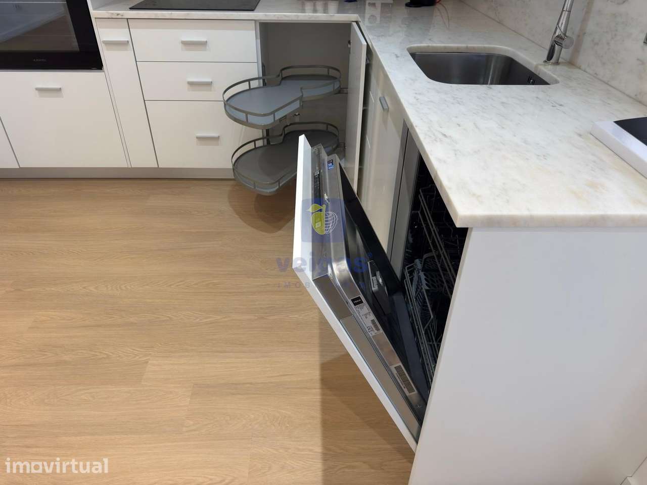 Apartamento T3 com garagem box para 2 carros, totalmente renovado, na - Grande imagem: 4/27