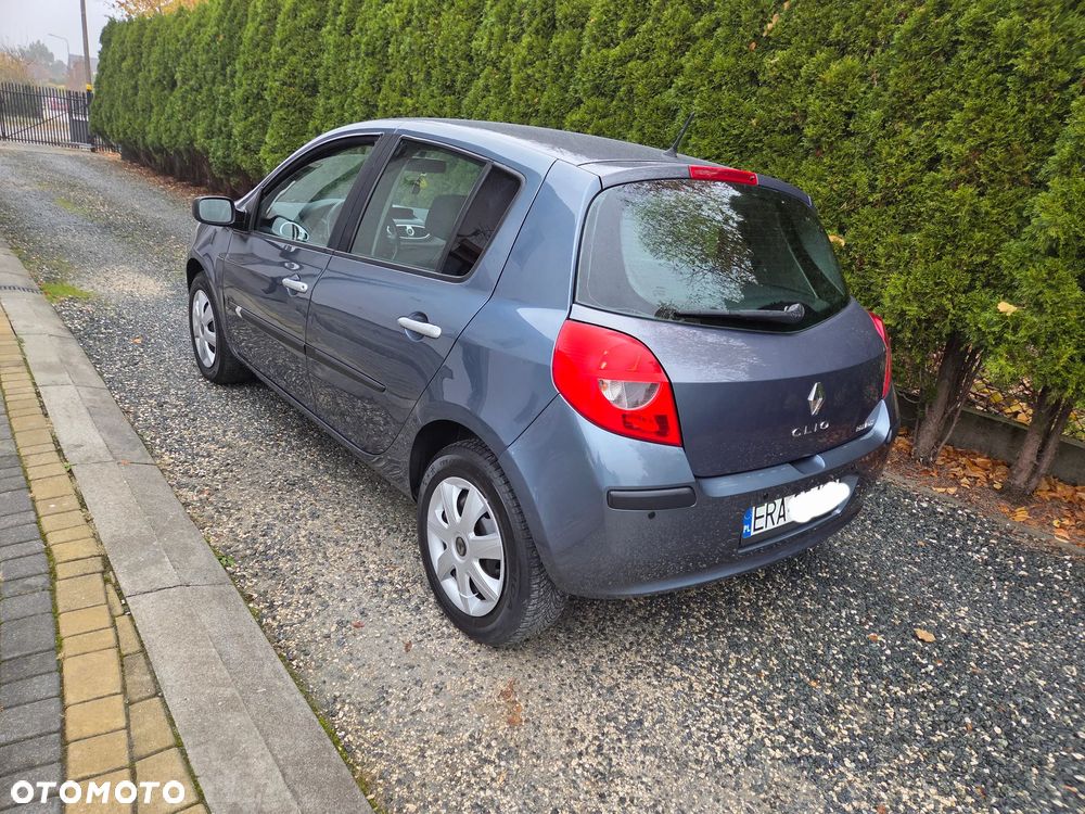 Renault Clio 2006 photo 2