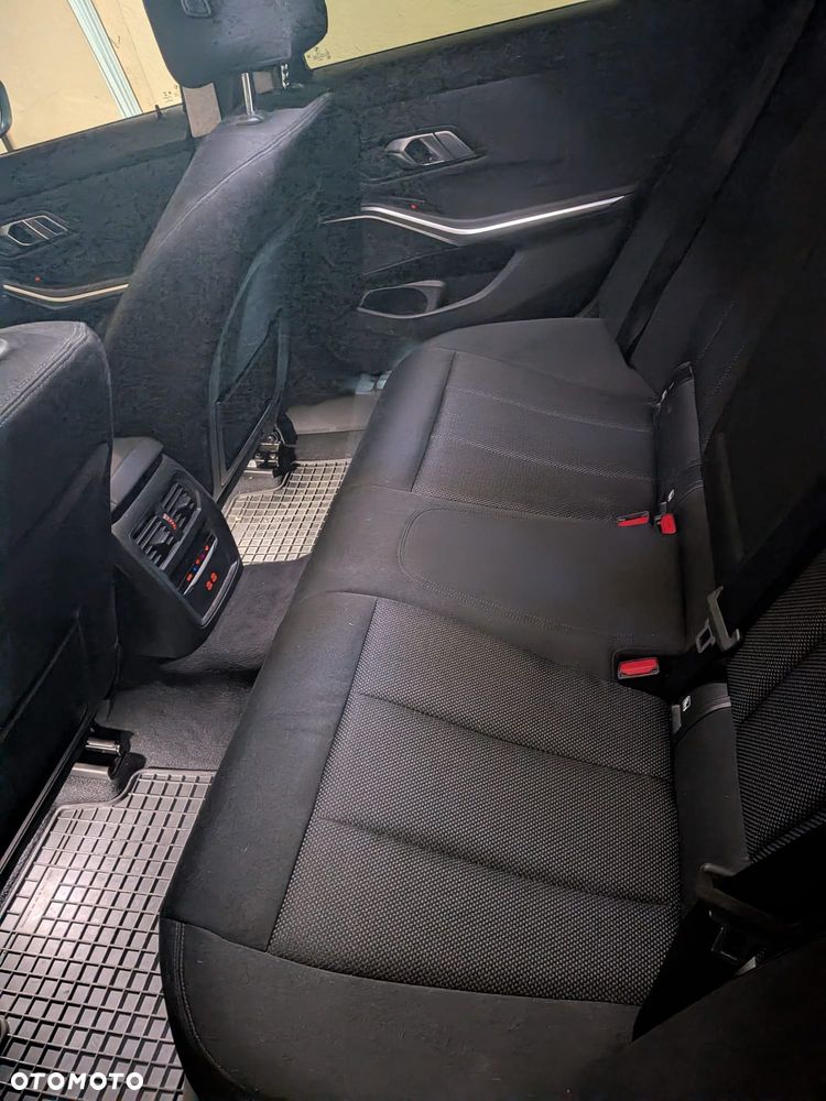 BMW Seria 3 318i - 25