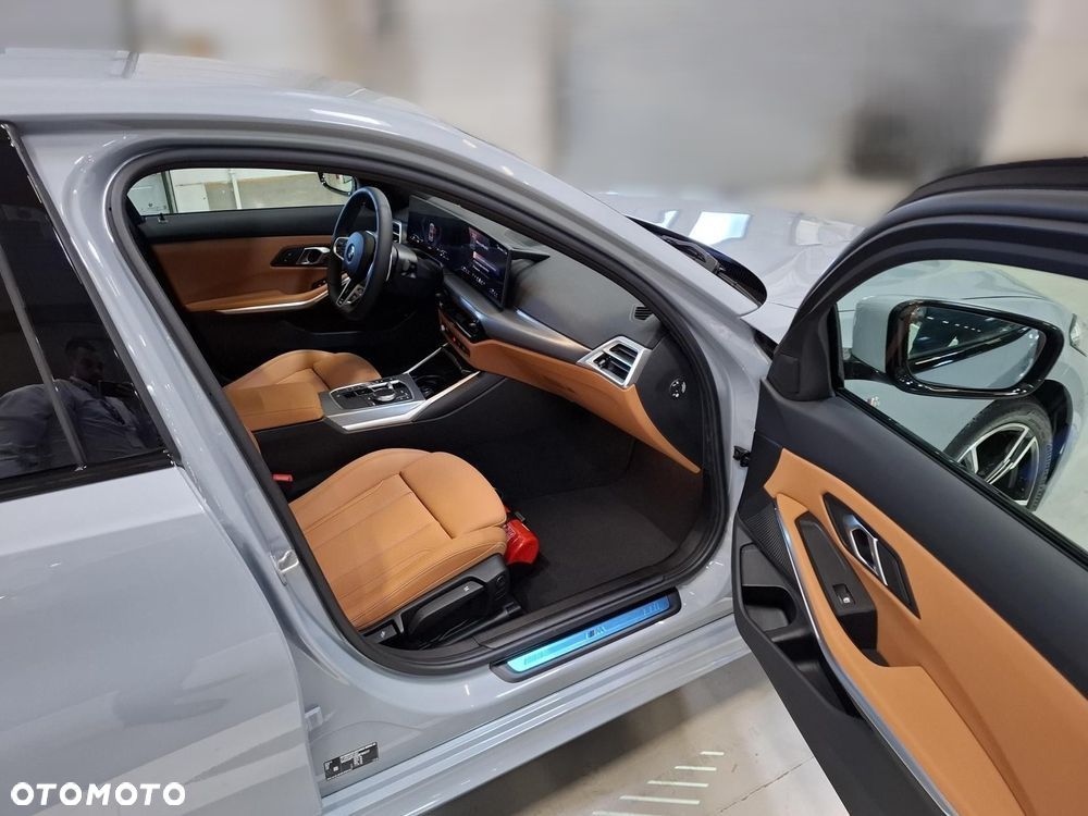 BMW Seria 3 318i - 14