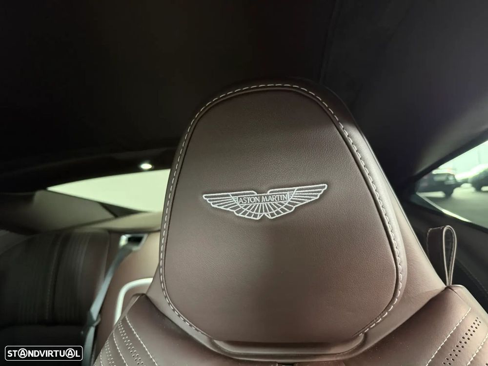 Aston Martin DB11 Coupé - 30
