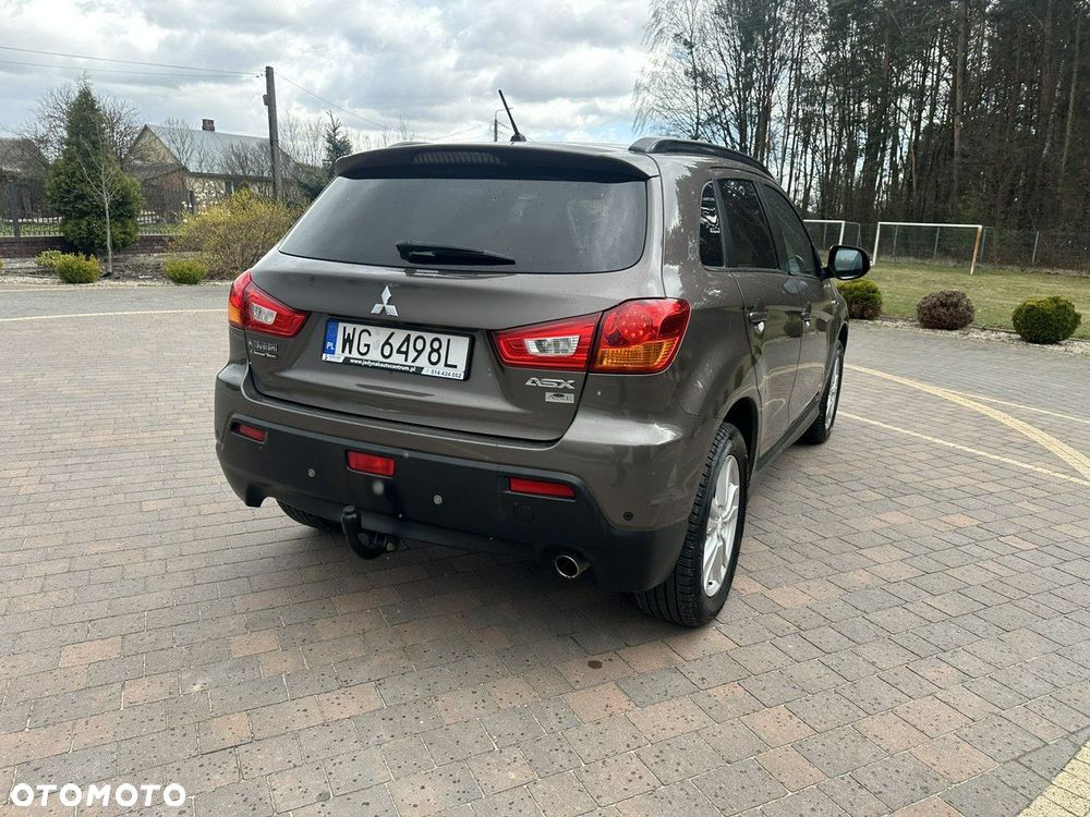 Mitsubishi ASX - 10