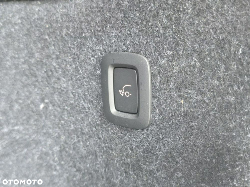 Volvo XC 40 B3 B DKG Plus Black Edition - 11