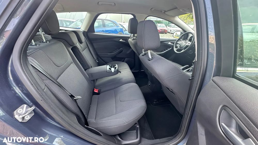 Ford Focus - 25