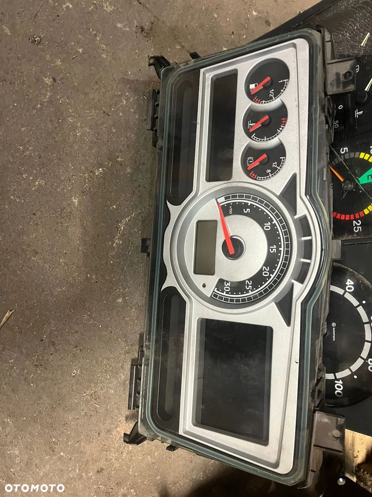 Licznik zegar Renault premium magnum DXI 7420796205 stan nieznany - 1