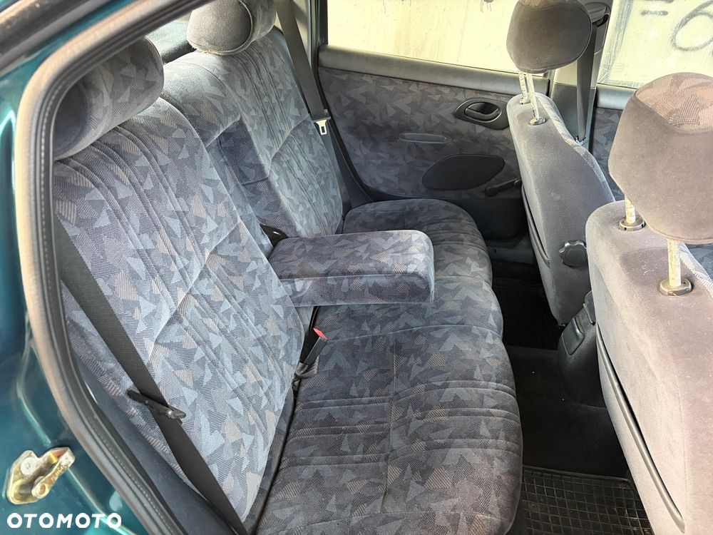 Ford Mondeo 1.8 CLX - 13