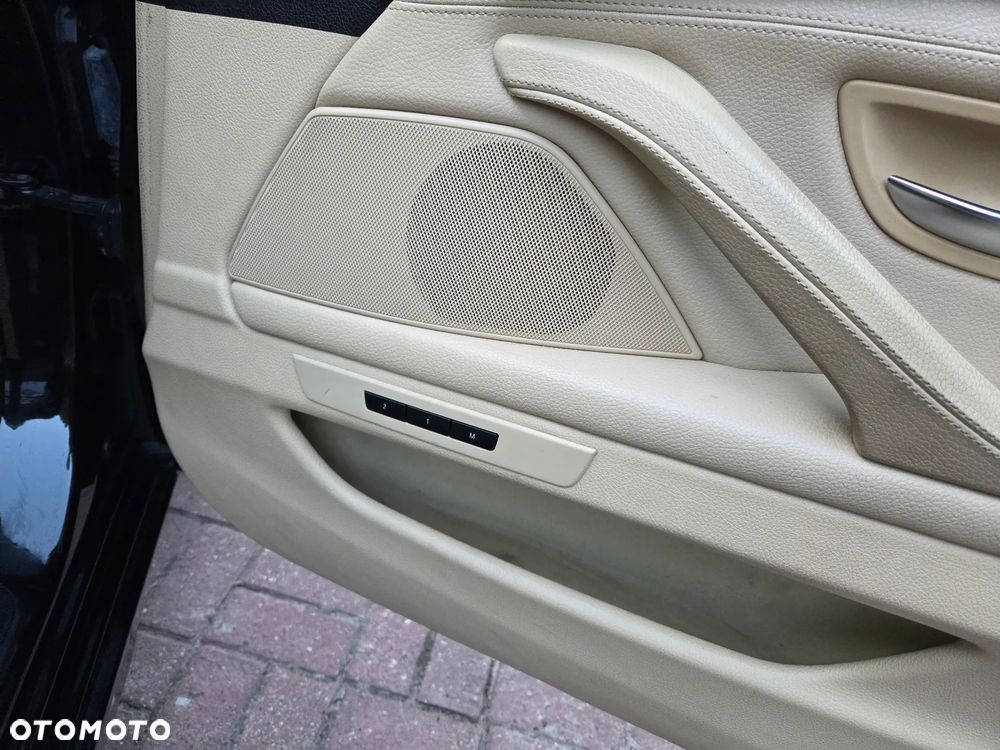 BMW Seria 5 535i Luxury Line - 14