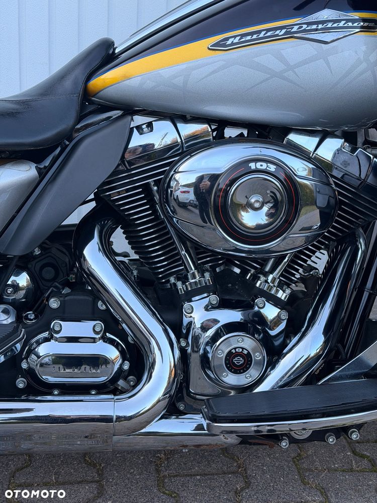 Harley-Davidson CVO Street Glide - 3