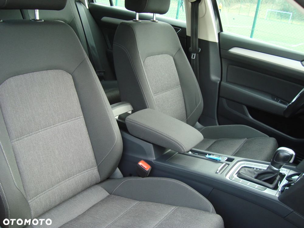 Volkswagen Passat 2.0 TDI SCR DSG Comfortline - 16