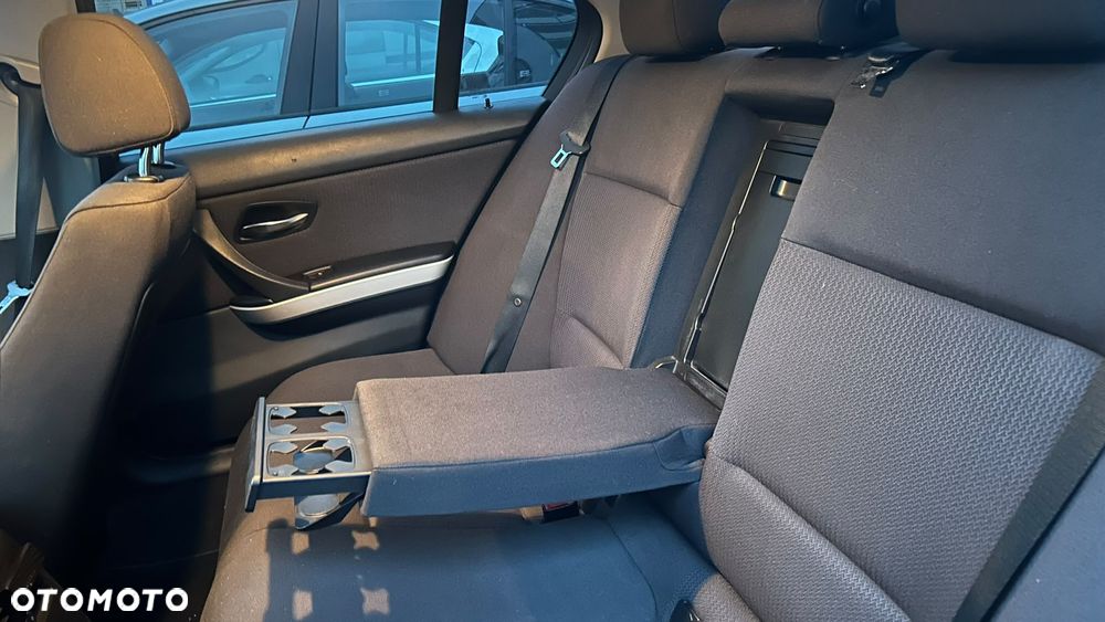 BMW Seria 3 320d Efficient Dynamics - 29