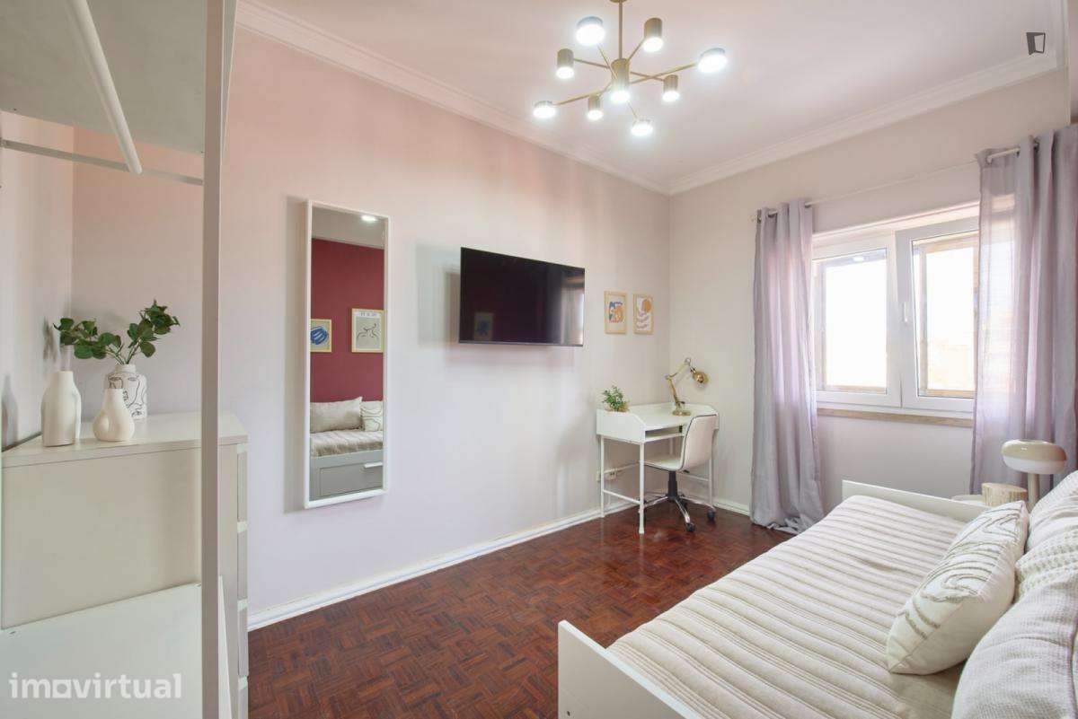 Quarto - localizado em Alameda Lisbon - Grande imagem: 3/24