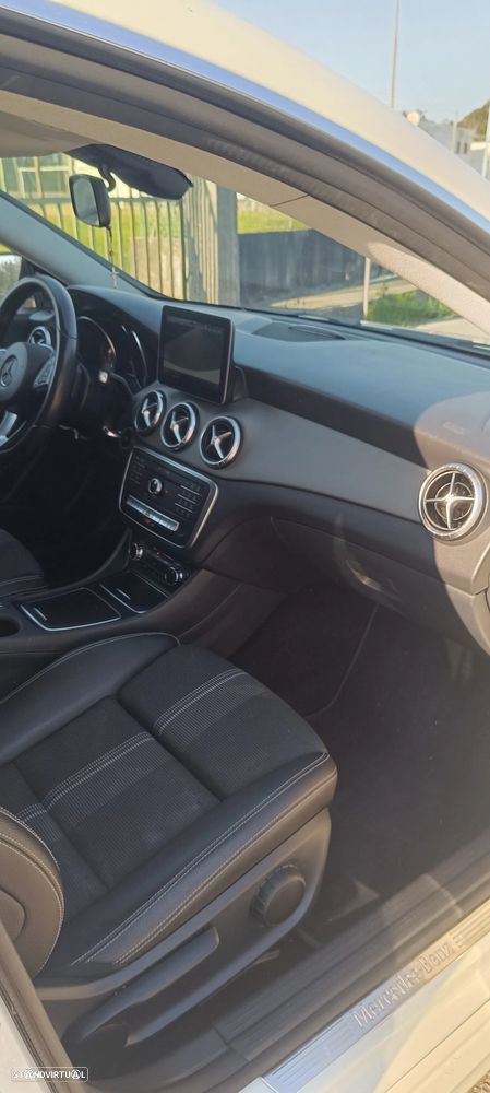 Mercedes-Benz CLA 180 d 7G-DCT Urban - 9