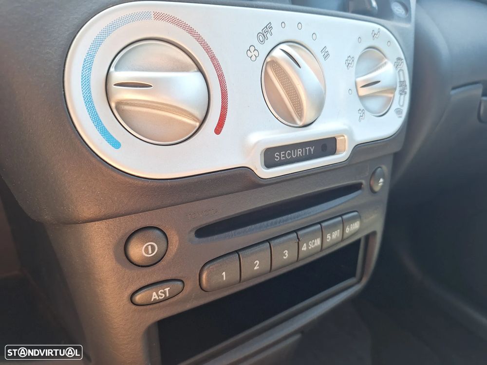 Toyota Yaris Verso 1.4 D-4D Sol - 27