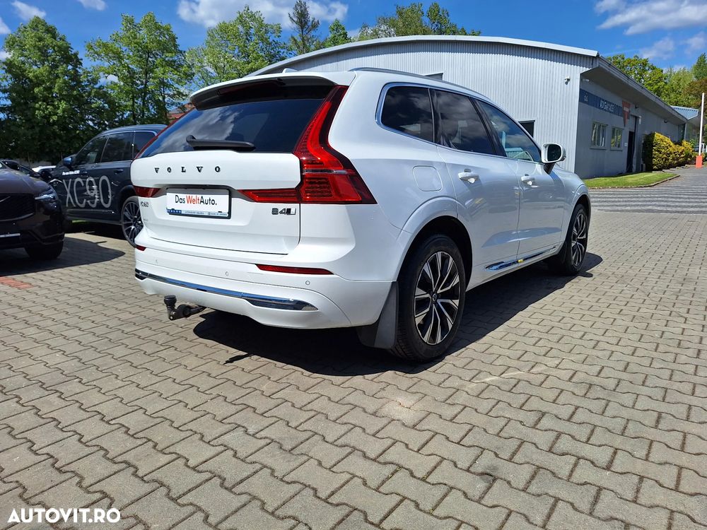 Volvo XC 60 B4 MHEV AT AWD Plus Dark - 15