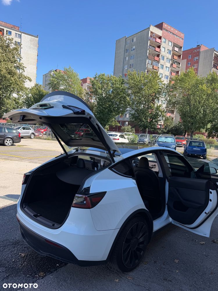 Tesla Model Y Performance AWD - 14