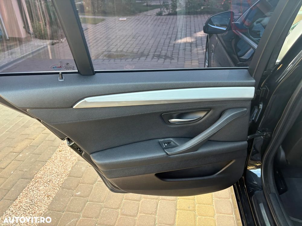 BMW Seria 5 520d xDrive - 15