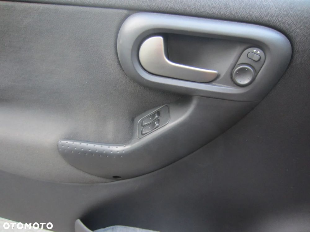 Opel Corsa 1.4 16V - 13