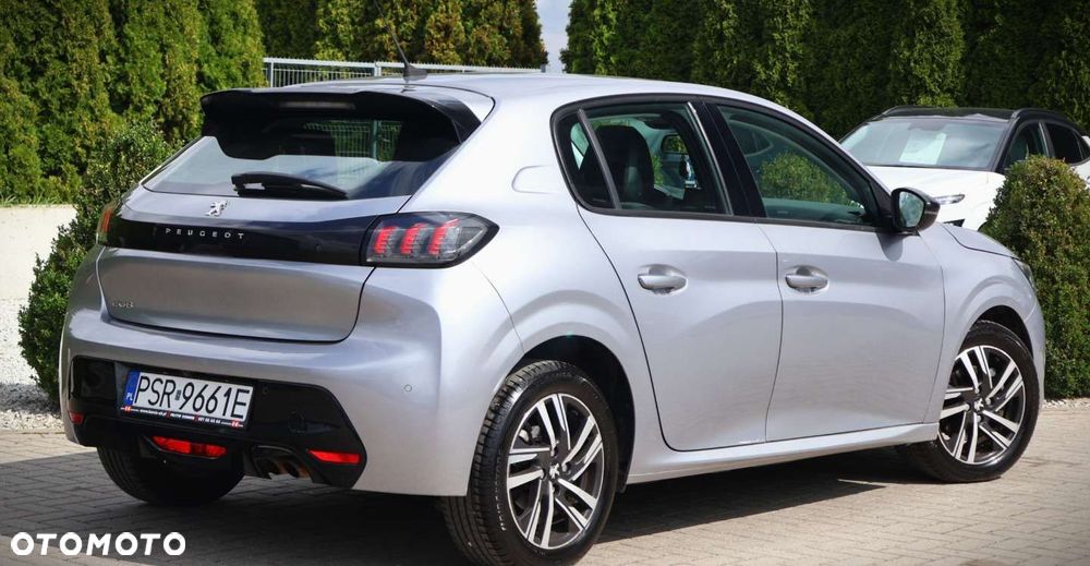 Peugeot 208 - 8