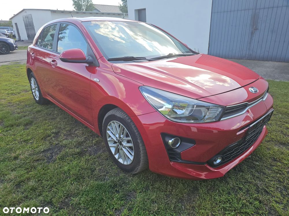 Kia Rio 1.2 L - 5