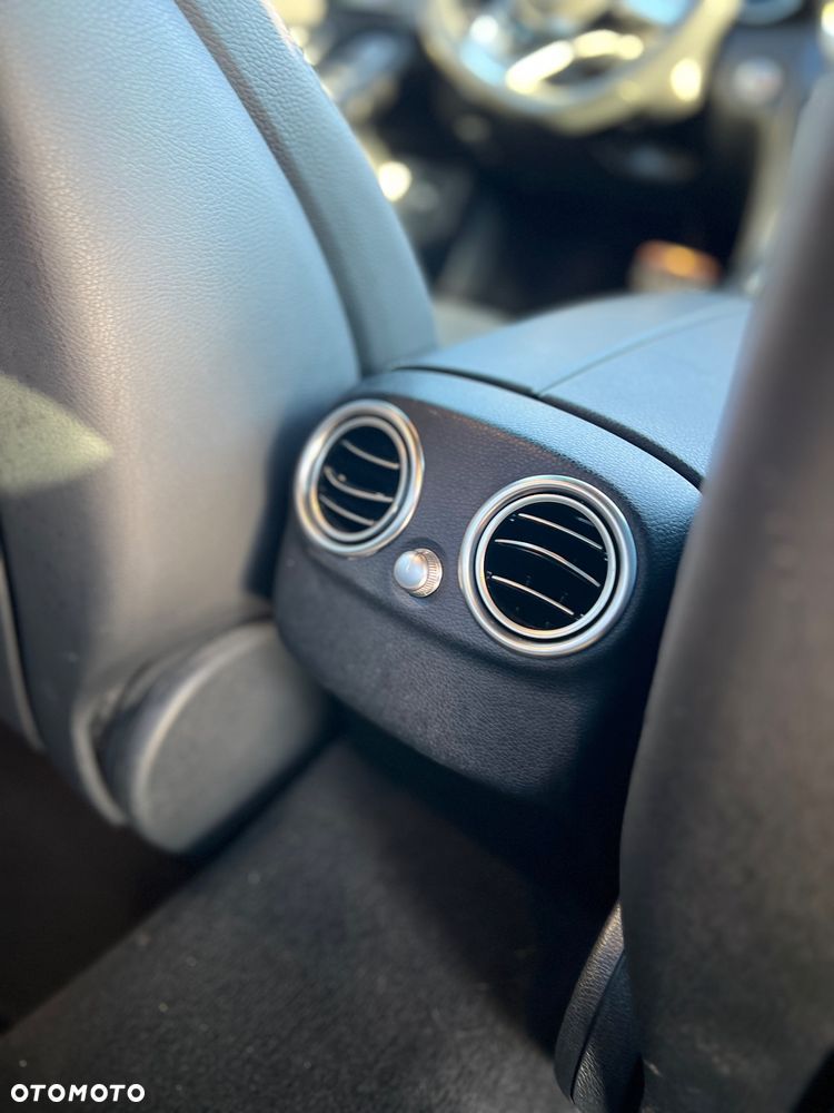 Mercedes-Benz Klasa C 200 4Matic 9G-TRONIC Edition 19 - 36