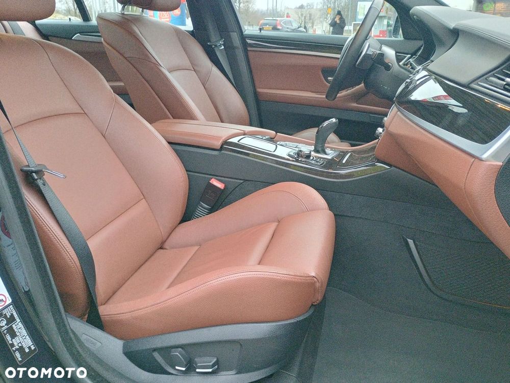 BMW Seria 5 550i xDrive - 12