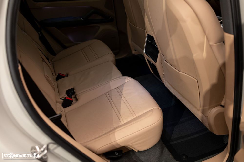 Porsche Cayenne Coupé E-Hybrid - 16