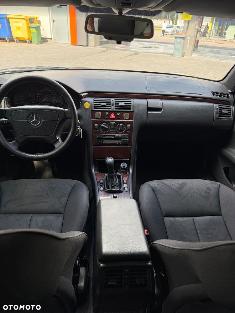 Mercedes-Benz Klasa E 230 Classic - 6