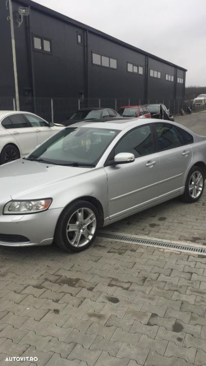 Dezmembram Volvo S40, 1.8 benzina an fabr 2008 - 3