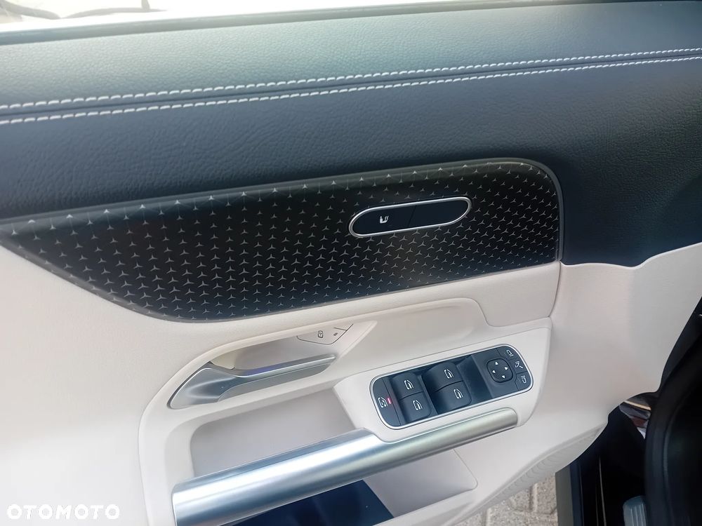 Mercedes-Benz GLA - 9