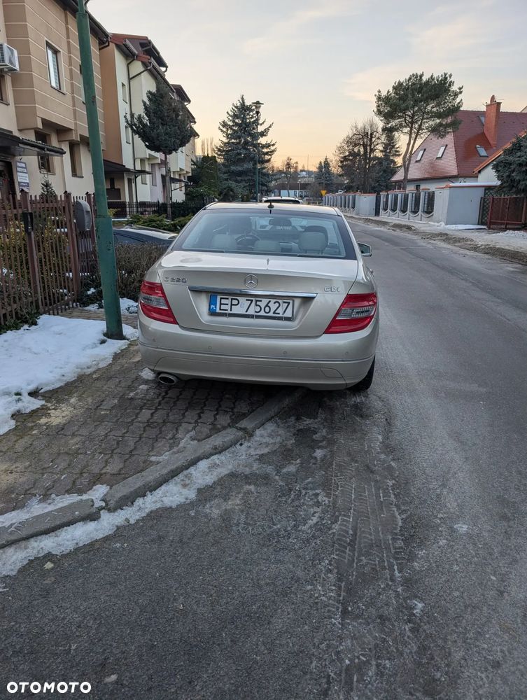 Mercedes-Benz Klasa C 220 CDI DPF Automatik BlueEFFICIENCY Avantgarde - 4