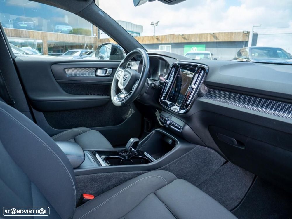 Volvo XC 40 Recharge 78 kWh Twin Motor Core — fotografia 17