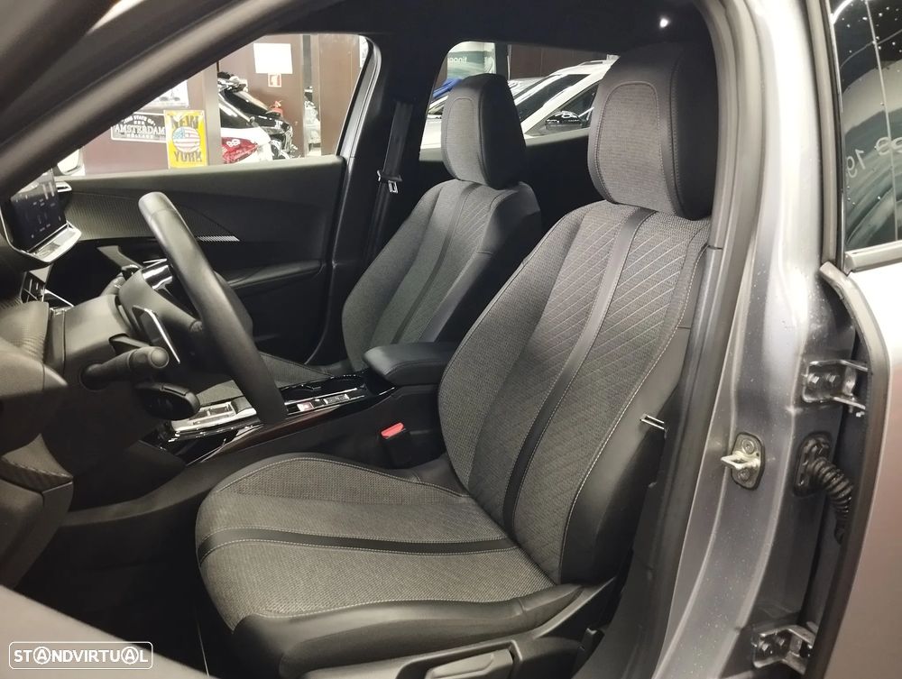 Peugeot 2008 1.2 PureTech Allure EAT8 - 15