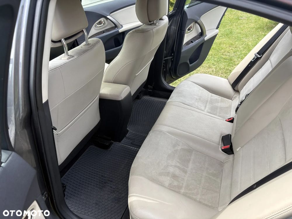 Toyota Avensis 1.8 Premium - 7