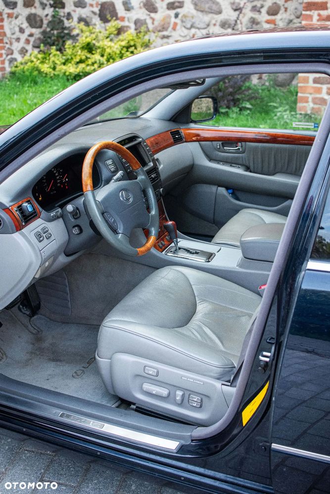 Lexus LS - 22
