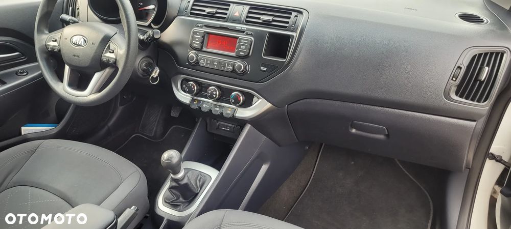 Kia Rio 1.2 Attract - 12