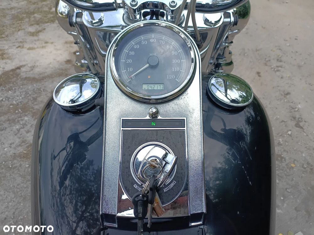 Harley-Davidson Softail Heritage Classic - 22