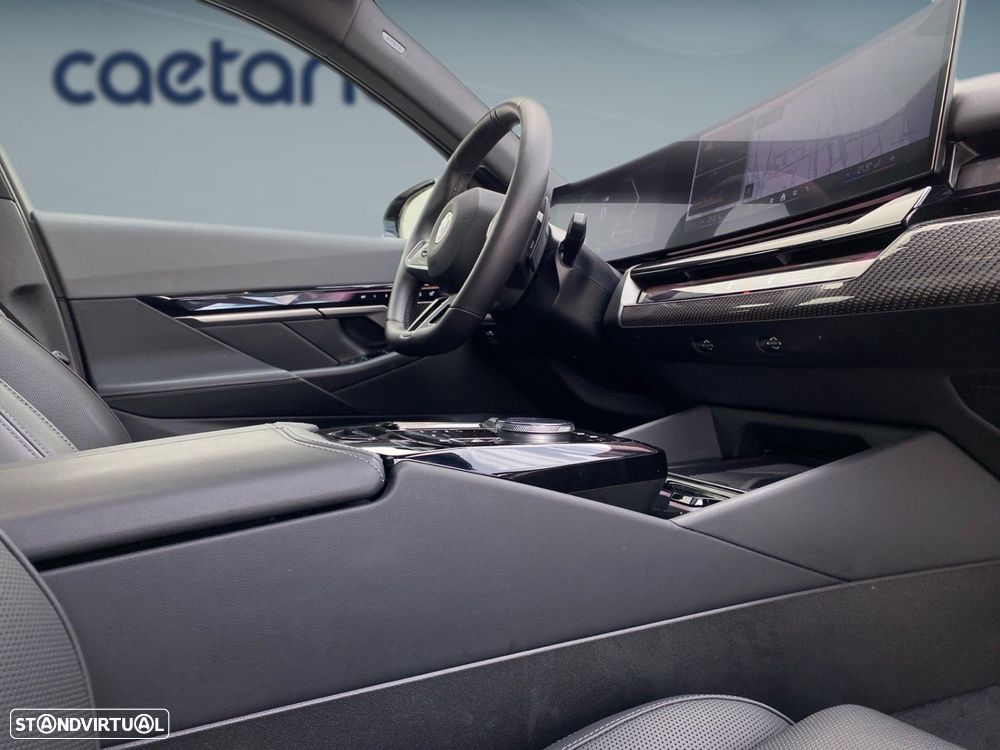 BMW 520 d Pack Desportivo M Pro - 13