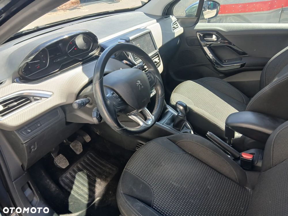 Peugeot 208 BlueHDi 100 Allure Pack - 11