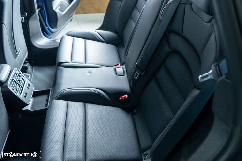 Porsche Taycan Cross Turismo Turbo - 39