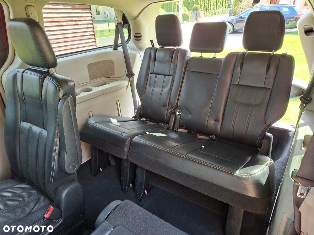 Chrysler Town & Country 3.6 Limited - 13