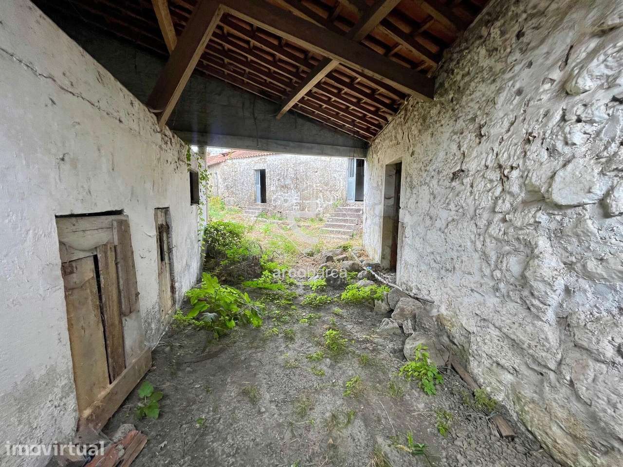 Moradia em pedra para restaurar em Távora - Arcos de Valdevez - Grande imagem: 3/37