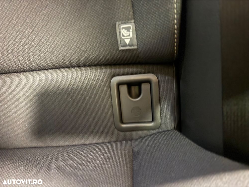 Toyota Prius Hybrid Advanced - 28