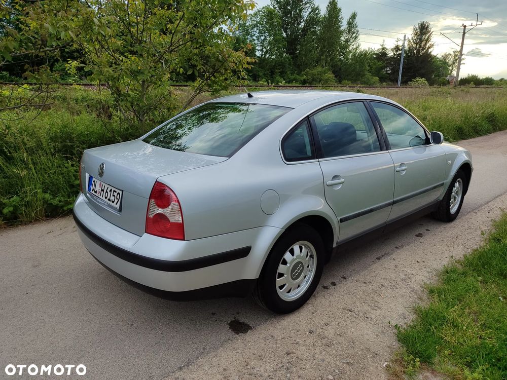 Volkswagen Passat 1.6 - 6