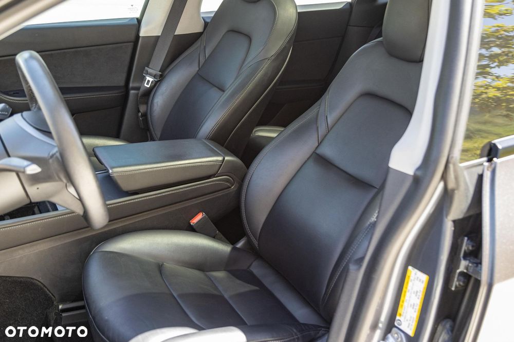 Tesla Model Y Long Range Dual Motor AWD - 9